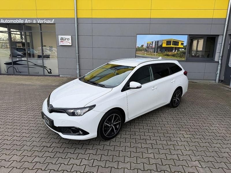 Weiß Gebraucht 2018 Toyota Auris Touring Sports Team Kombi | 13.990 € (Fairer Preis) - Bild 1/4