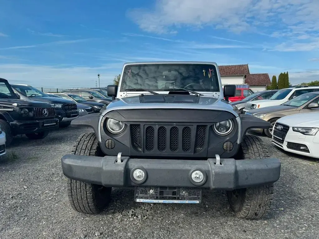 Gebraucht Jeep Wrangler Unlimited Sahara 177 PS (130 kW) 2010 Silber SUV