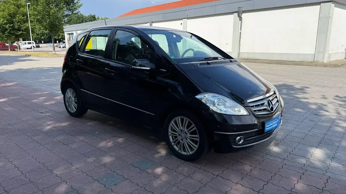 Gebraucht Mercedes A160 Elegance 95 PS (69 kW) 2012 Schwarz Kleinwagen