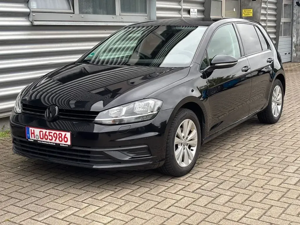 Gebraucht VW Golf VII Trendline 110 PS (80 kW) 2018 Schwarz Limousine