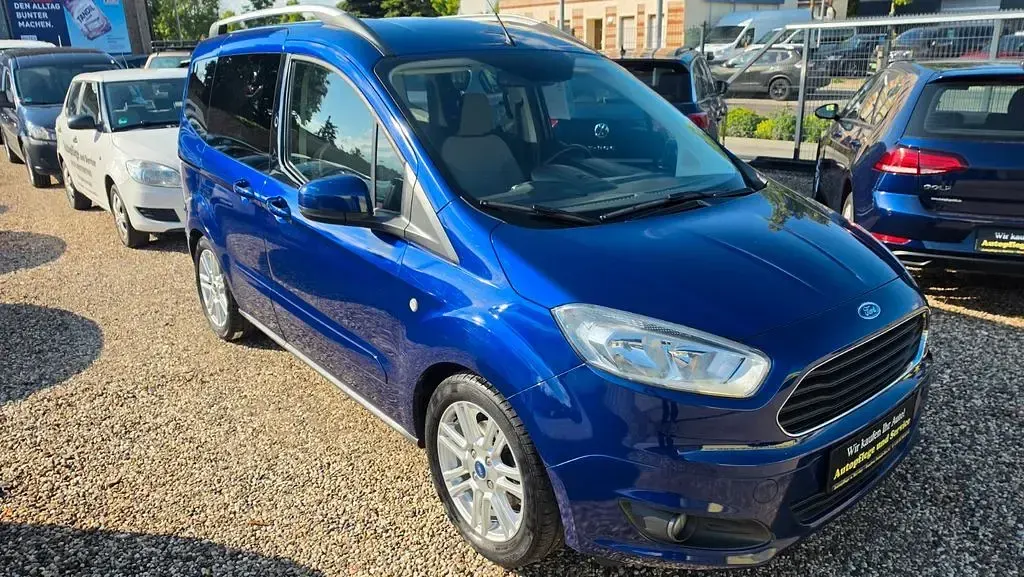 Gebraucht Ford Tourneo Courier Titanium 101 PS (74 kW) 2015 Blau Van / Kleinbus