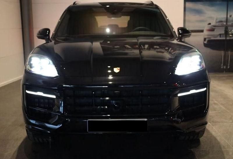 Second-hand Porsche Cayenne 470 CP (345 kW) 2024 Negru SUV