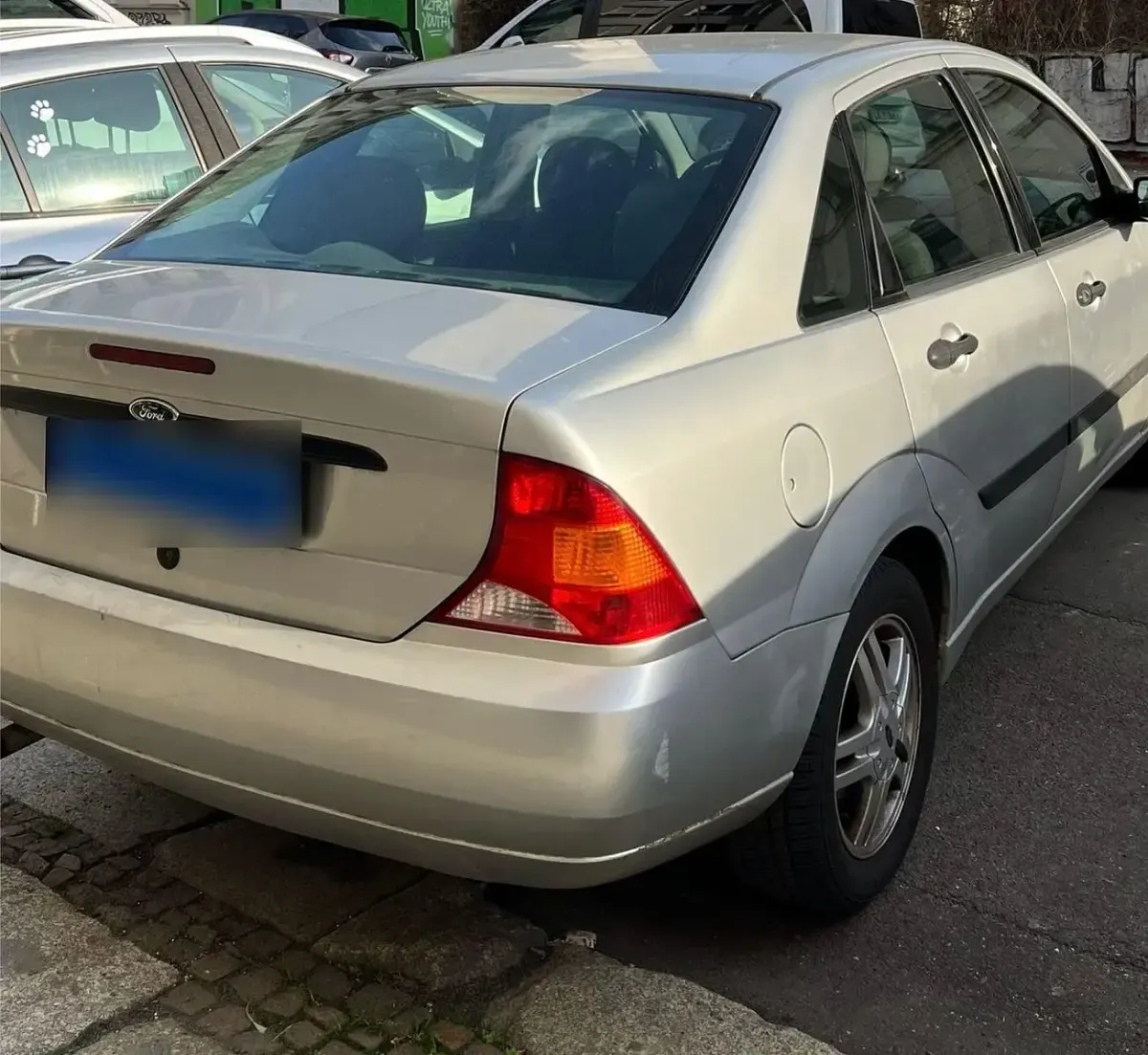 Używany Ford Focus Trend 101 KM (74 kW) 2001 Srebrny Sedan/Limuzyna