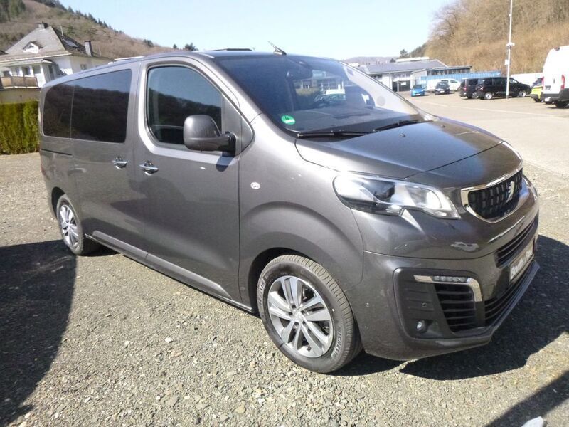 Grau Gebraucht 2021 Peugeot Traveller Allure Van / Kleinbus | 36.990 € (Fairer Preis) - Bild 1/4