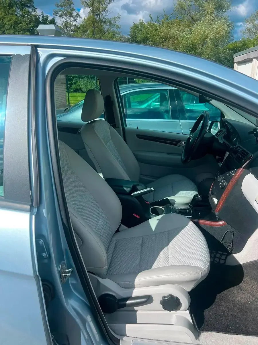 Gebraucht Mercedes A180 109 PS (80 kW) 2011 Blau Kleinwagen