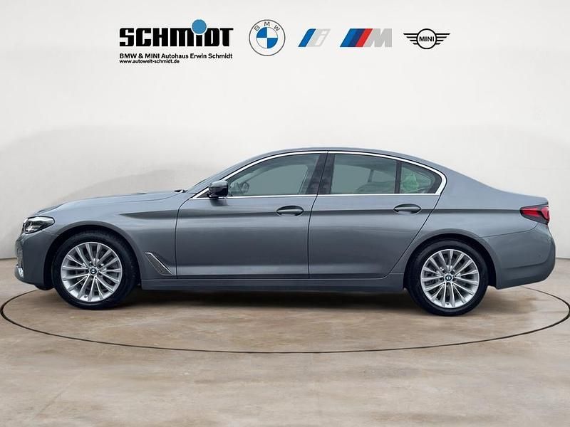 Gebraucht BMW 520 Luxury Line 190 PS (139 kW) 2023 Skycraper grau