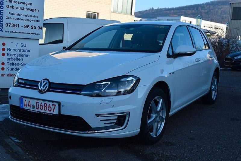 Gebraucht VW Golf 100 kW (136 PS) 2021 Weiß Limousine