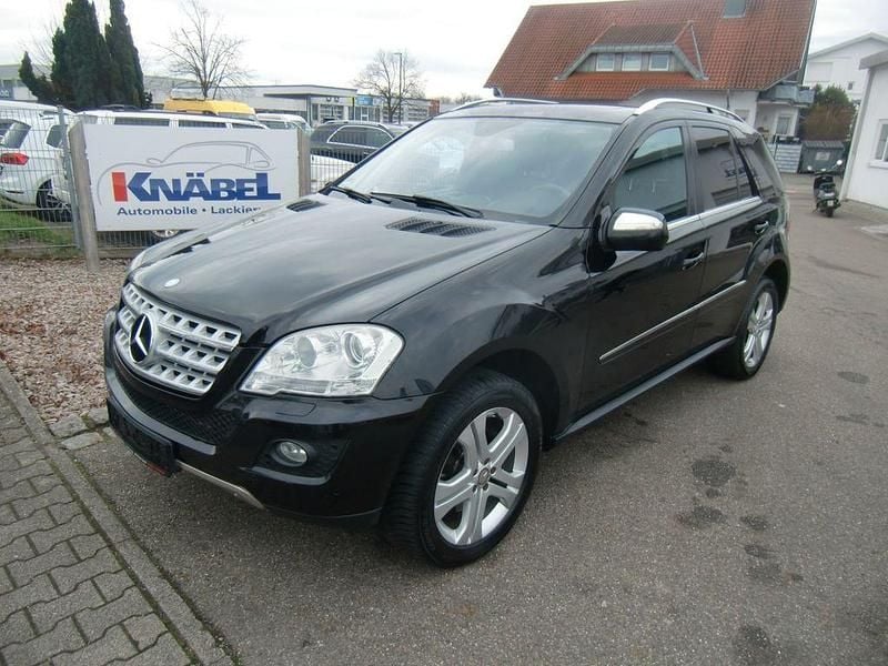Schwarz Gebraucht 2009 Mercedes ML320 SUV | 11.900 € (Fairer Preis) - Bild 1/4