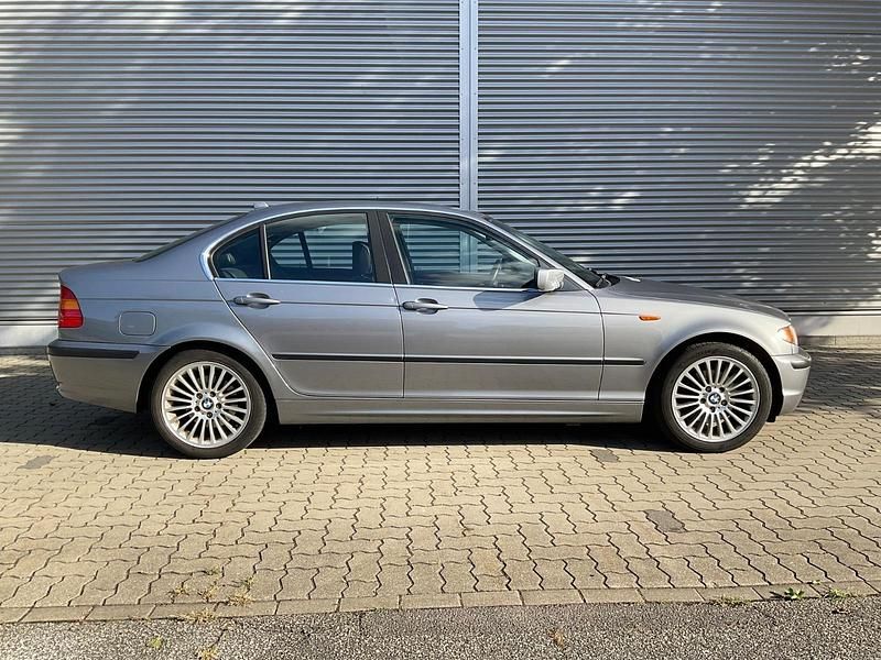 Andere farben Gebraucht 2004 BMW 325 Limousine | 5.500 € (Guter Preis) - Bild 1/3