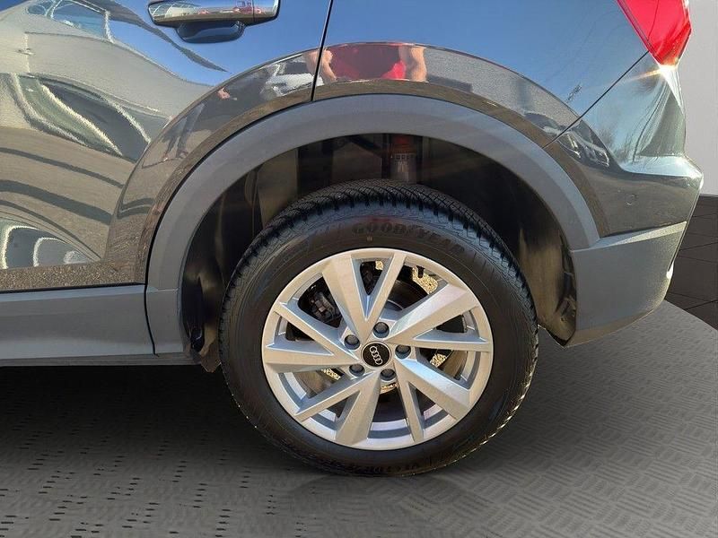 Gebraucht Audi Q2 Comfort 116 PS (85 kW) 2024 Grau SUV