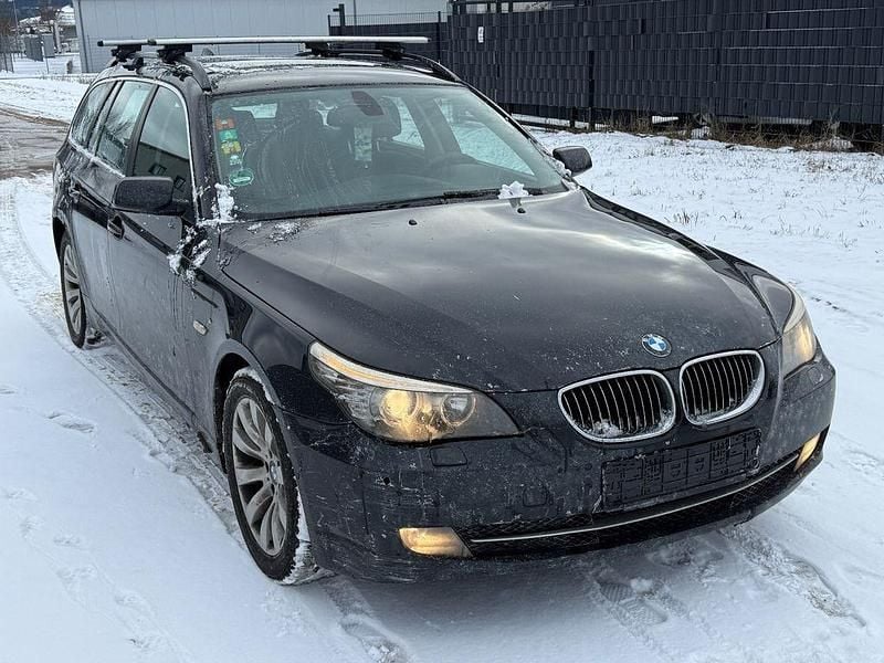Gebraucht BMW 523 Sport Line 190 PS (139 kW) 2009 Schwarz Kombi