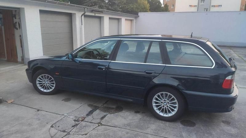 Second-hand BMW 520 170 CP (125 kW) 2000 Albastru Break