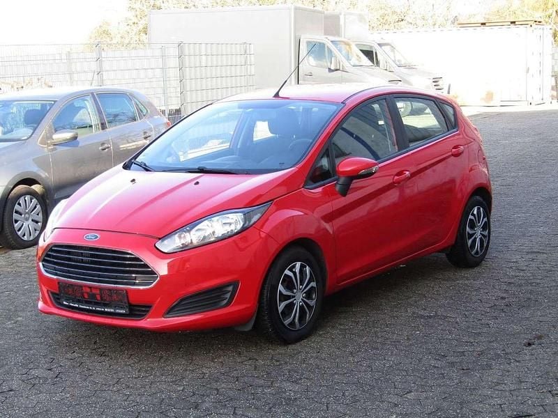 Gebraucht Ford Fiesta Trend 95 PS (69 kW) 2014 Rot Kleinwagen