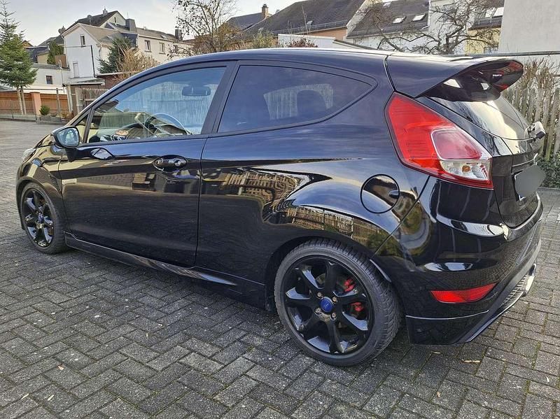 Gebraucht Ford Fiesta Sport 182 PS (133 kW) 2014 Schwarz Kleinwagen
