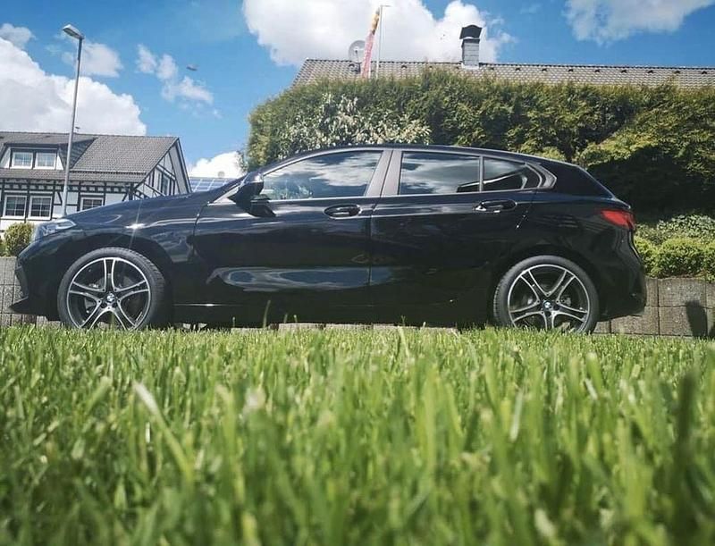 Schwarz Gebraucht 2021 BMW 116 Kleinwagen | 19.999 € (Etwas zu teuer) - Bild 1/4