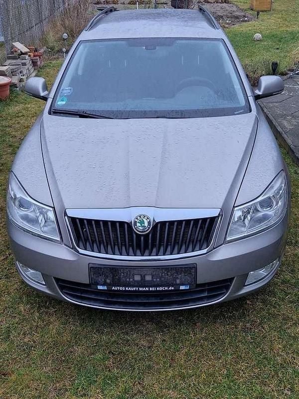 Silber Gebraucht 2010 Skoda Octavia Ambiente Kombi | 3.500 € (Guter Preis) - Bild 1/4