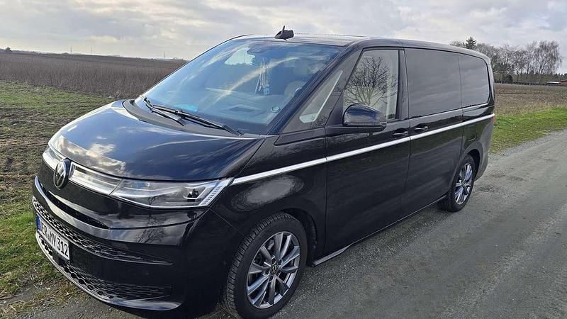 Gebraucht VW Multivan Style 150 PS (110 kW) 2023 Schwarz Van