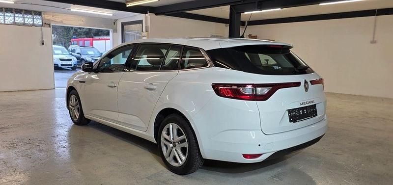 Gebraucht Renault Mégane IV 101 PS (74 kW) 2017 Weiß Limousine