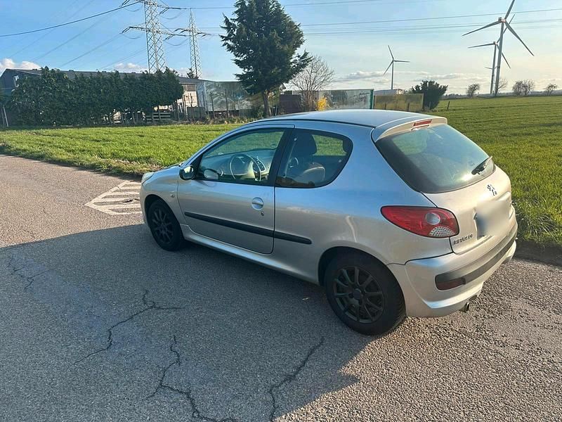 Gebraucht Peugeot 206+ 73 PS (53 kW) 2010 Grau Kleinwagen