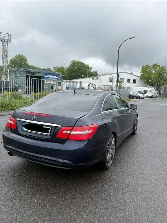 Usata Mercedes E250 AMG line 204 CV (150 kW) 2011 Blu Coupé