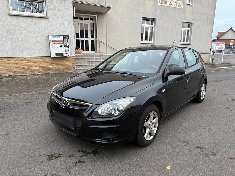 Schwarz Gebraucht 2010 Hyundai i30 Limousine | 3.999 € (Etwas zu teuer) - Bild 1/4