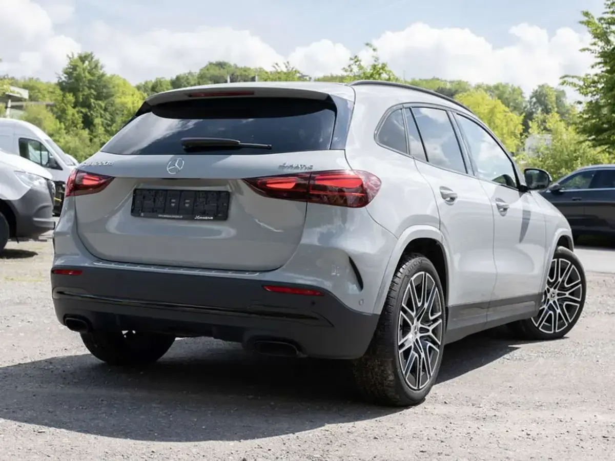 Gebraucht Mercedes GLA220 AMG 190 PS (139 kW) 2025 Grau SUV