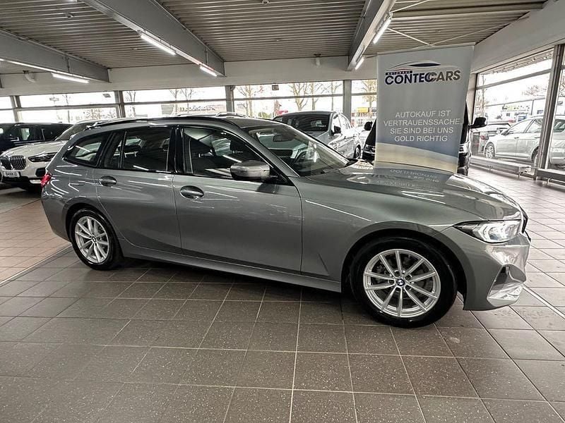 Grau Gebraucht 2022 BMW 318 Kombi | 27.999 € (Fairer Preis) - Bild 1/4
