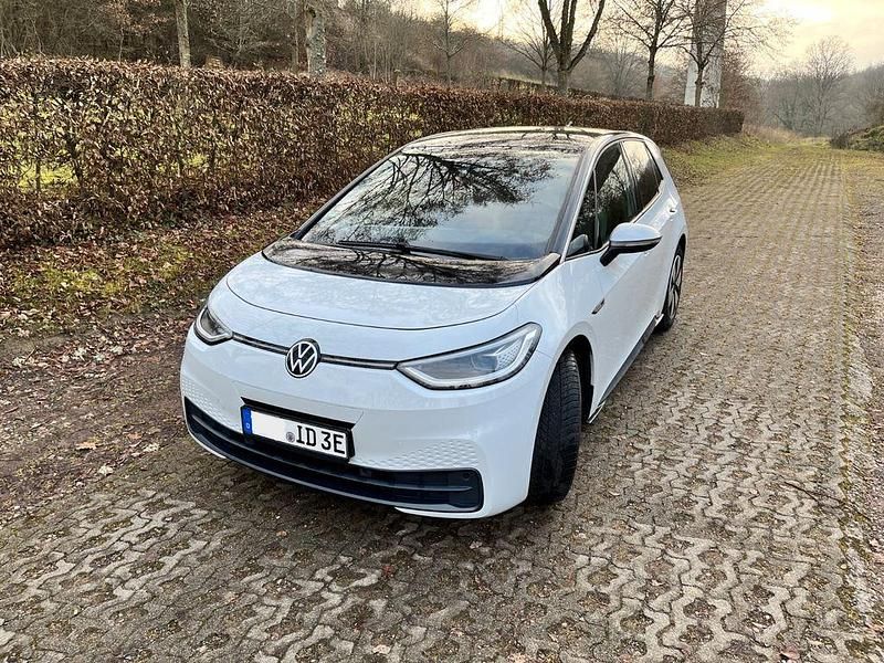 Weiß Gebraucht 2020 VW ID.3 Pro Performance Kleinwagen | 18.500 € (Fairer Preis) - Bild 1/4