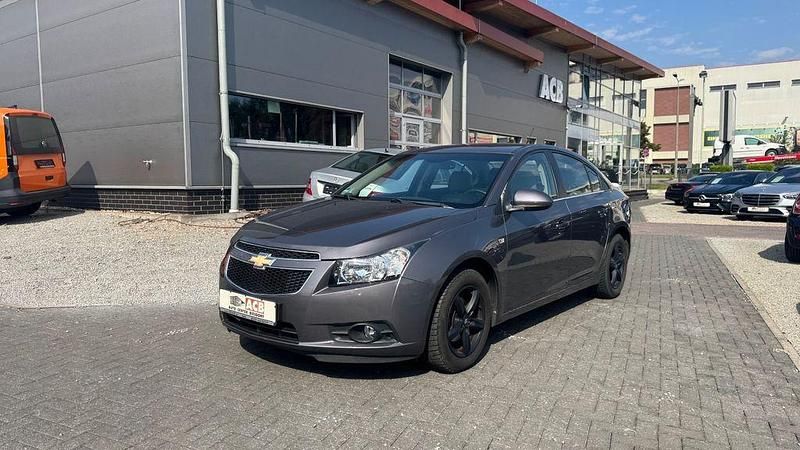 Grau Gebraucht 2011 Chevrolet Cruze LT Limousine | 2.900 € - Bild 1/4
