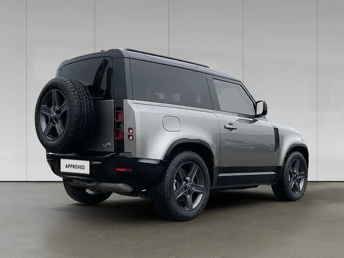 Gebraucht Land Rover Defender SE Dynamic 304 PS (223 kW) 2022 Silicon silver SUV