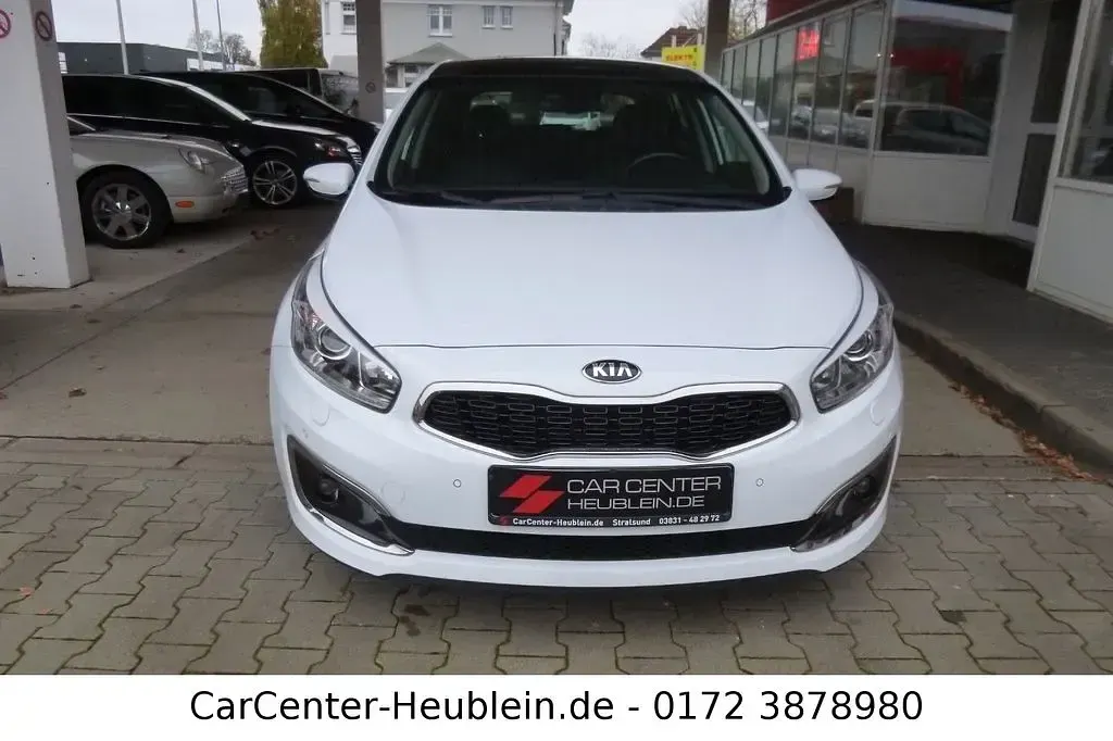Gebraucht Kia Ceed 135 PS (99 kW) 2016 Weiß Kleinwagen