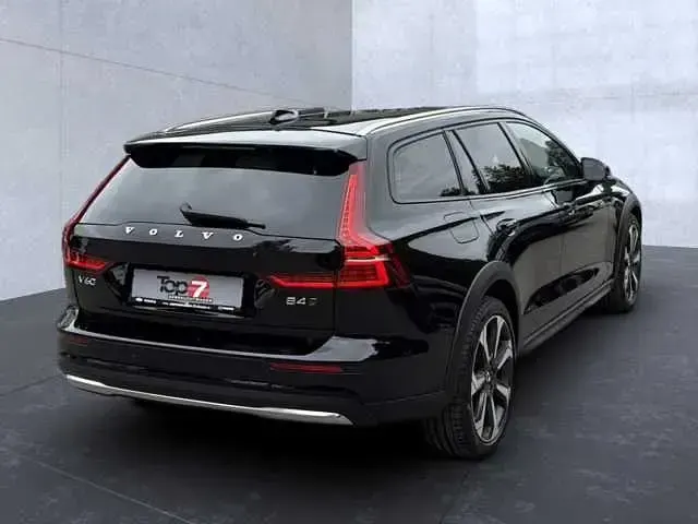 Gebraucht Volvo V60 CC 145 PS (106 kW) 2023 Kombi