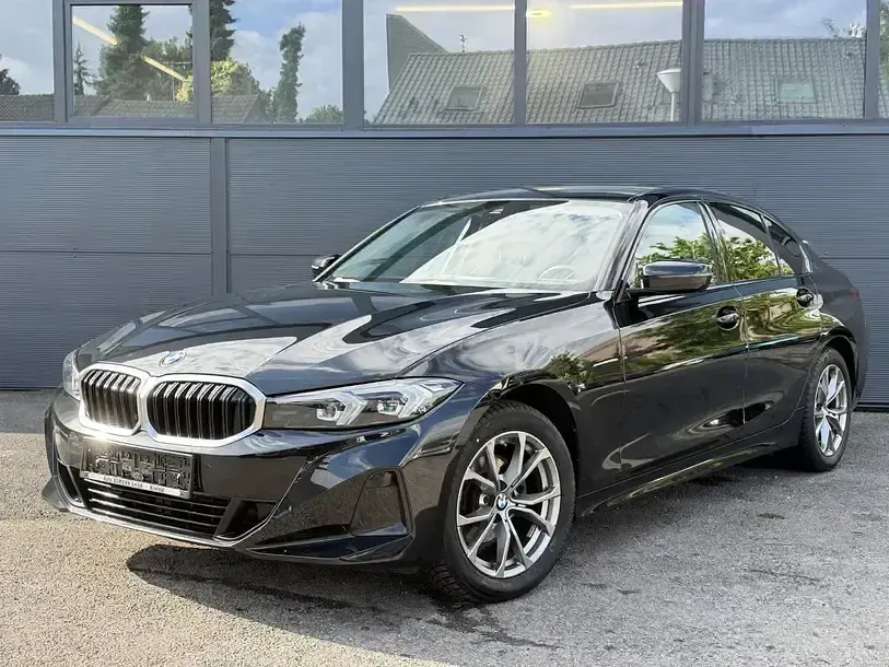 Gebraucht BMW 320 Shadowline 190 PS (139 kW) 2023 Black sapphire metallic Limousine