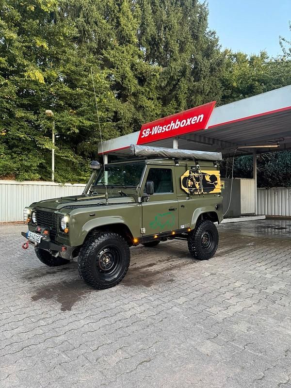 Grün Gebraucht 2003 Land Rover Defender SUV | 23.999 € - Bild 1/4