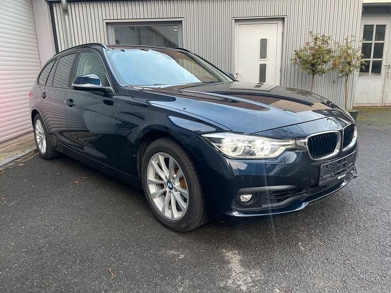 Gebraucht BMW 330 Advantage 258 PS (189 kW) 2015 Blau Kombi