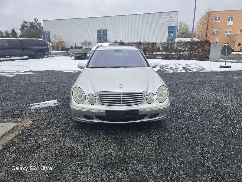 Silber Gebraucht 2005 Mercedes E320 Elegance Kombi | 1.999 € (Superpreis) - Bild 1/4