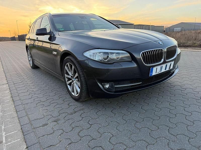 Schwarz Gebraucht 2011 BMW 520 Kombi | 9.000 € (Guter Preis) - Bild 1/4