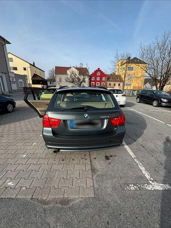 Gebraucht BMW 318 2012 Grau Kombi