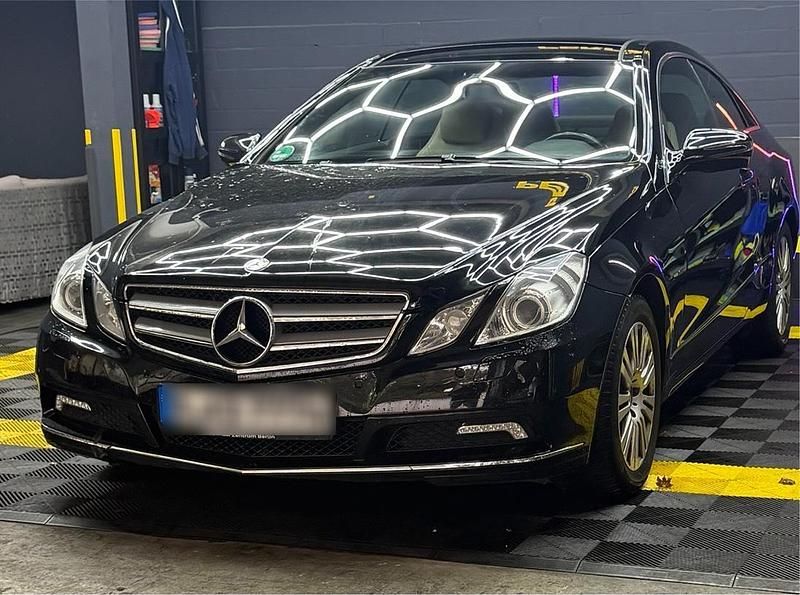 Schwarz Gebraucht 2009 Mercedes E350 Coupé | 8.190 € (Guter Preis) - Bild 1/4