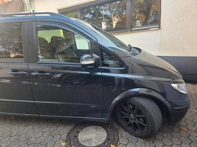 Schwarz Gebraucht 2025 Mercedes Viano Van / Kleinbus | 8.950 € - Bild 1/4