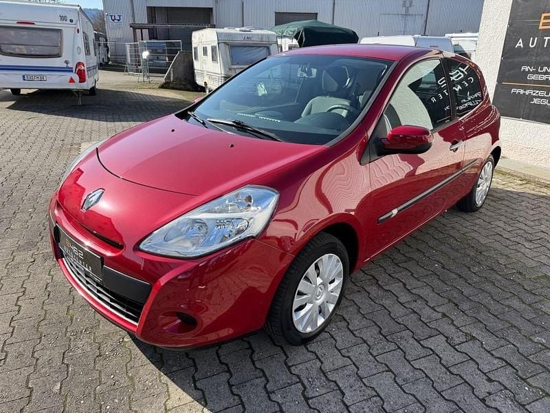 Gebraucht Renault Clio III Expression 75 PS (55 kW) 2010 Rot Kleinwagen