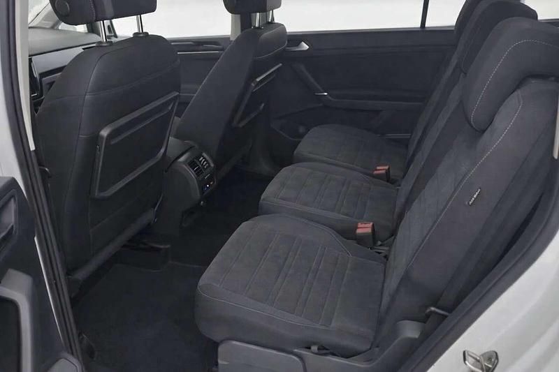 Gebraucht VW Touran Comfortline 122 PS (89 kW) 2022 Weiß Van / Kleinbus