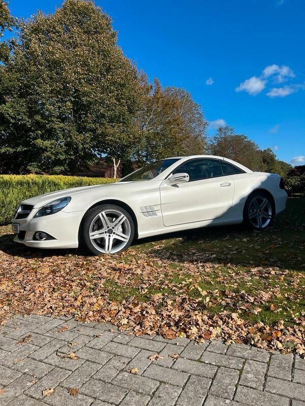 Weiß Gebraucht 2011 Mercedes SL350 Cabrio | 22.900 € - Bild 1/4
