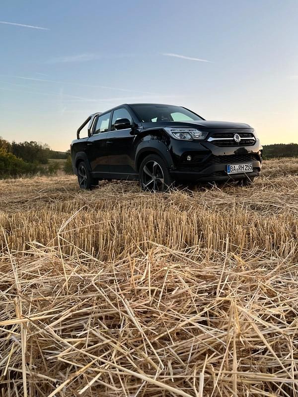 Schwarz Gebraucht 2019 Ssangyong (KGM) Musso SUV | 19.999 € - Bild 1/3