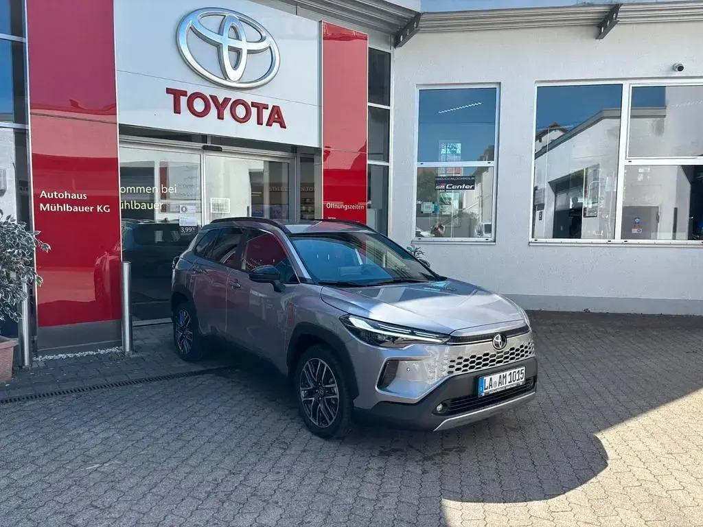 Gebraucht Toyota Corolla Cross Team 179 PS (131 kW) 2025 Metal stream SUV
