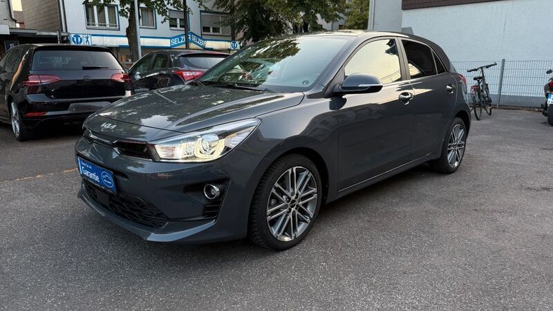 Grau Gebraucht 2023 Kia Rio Spirit Limousine | 20.999 € (Fairer Preis) - Bild 1/4
