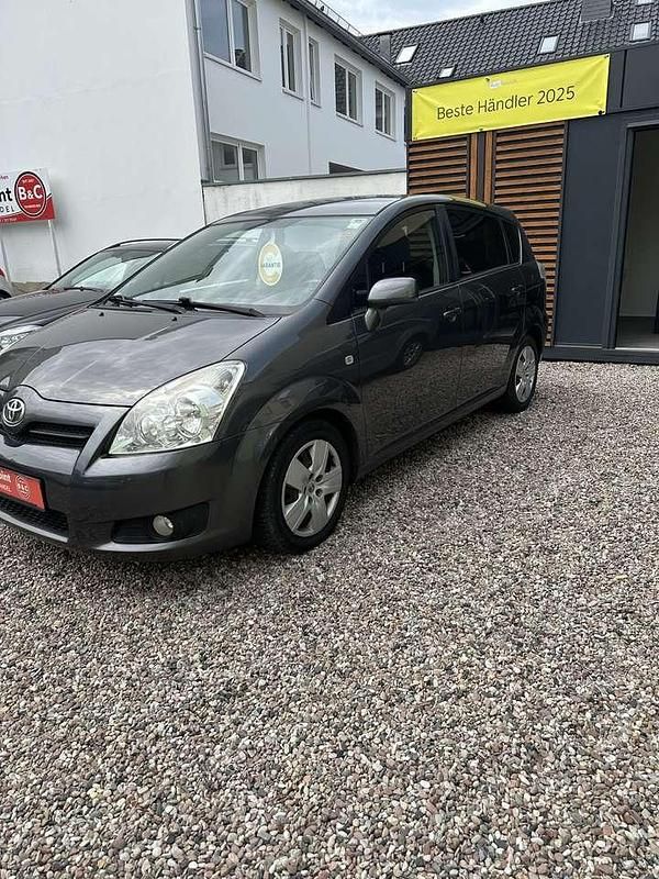 Grau Gebraucht 2009 Toyota Corolla Verso Sol Van / Kleinbus | 2.999 € (Guter Preis) - Bild 1/4