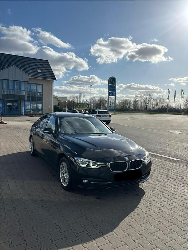 Gebraucht BMW 318 Sport Line 150 PS (110 kW) 2016 Schwarz Limousine
