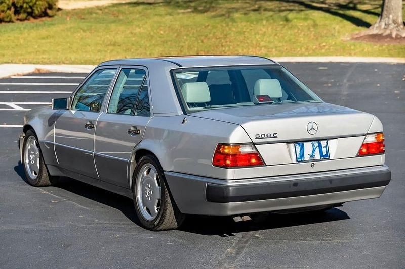 Gebraucht Mercedes E500 320 PS (235 kW) 1993 Silber Limousine