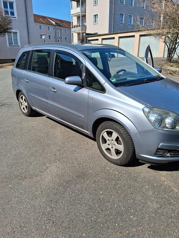 Gebraucht Opel Zafira 105 PS (77 kW) 2005 Silber Van / Kleinbus